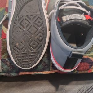 Tennis shoes for kids size 4